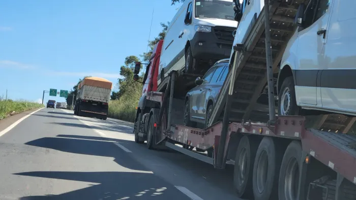 Feriado de Nossa Senhora Aparecida terá tráfego restrito de veículos de grande porte nas rodovias de Minas