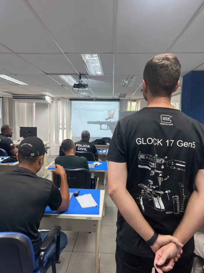 Curso Armeiro Glock é realizado na sede da Acadepol