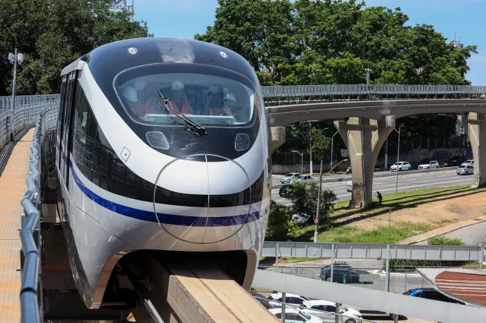Metrô terá operação 24 horas neste fim de semana e esquema especial no feriado