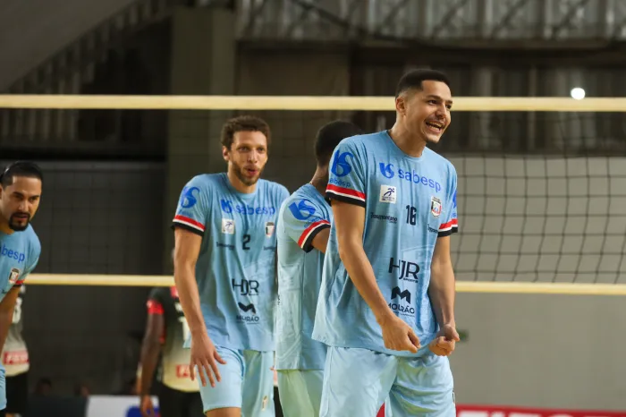 Novo ‘manto’ na cor azul da Sabesp Praia Grande Vôlei encanta a torcida