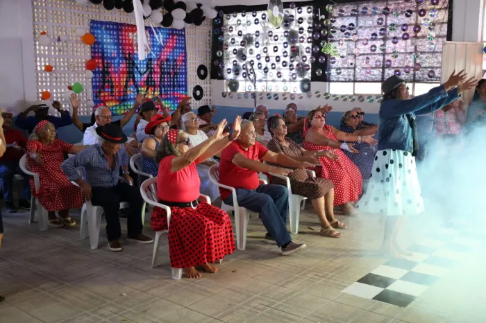 Baile dos Idosos transforma tarde em encontro de alegria, música e boas lembranças em Petrolina