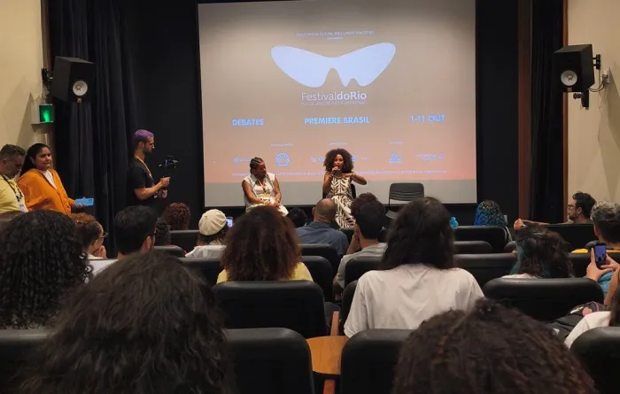 Alunos de oficina de audiovisual para adolescentes em cumprimento de medidas socioeducativas assistem a filmes e participam de debate - Divulgação / SMAS
