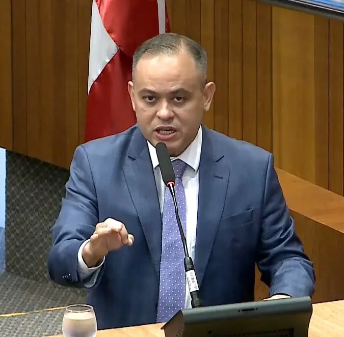  Catulé Júnior solicita retomada de obras em Caxias