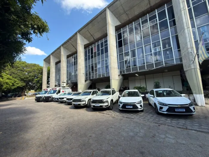 Sejus entrega ambulâncias e veículos para reforçar atendimento de saúde e ações da Polícia Penal no Piauí