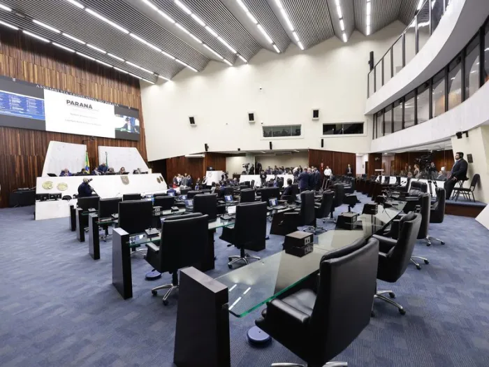 Relatório apresentado na Assembleia aponta o Paraná com a terceira maior disponibilidade de caixa do país
