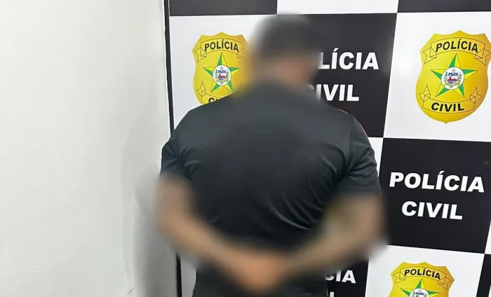 Suspeito preso tem 25 anos e não ofereceu resistência no momento da abordagem - Ascom PMAL