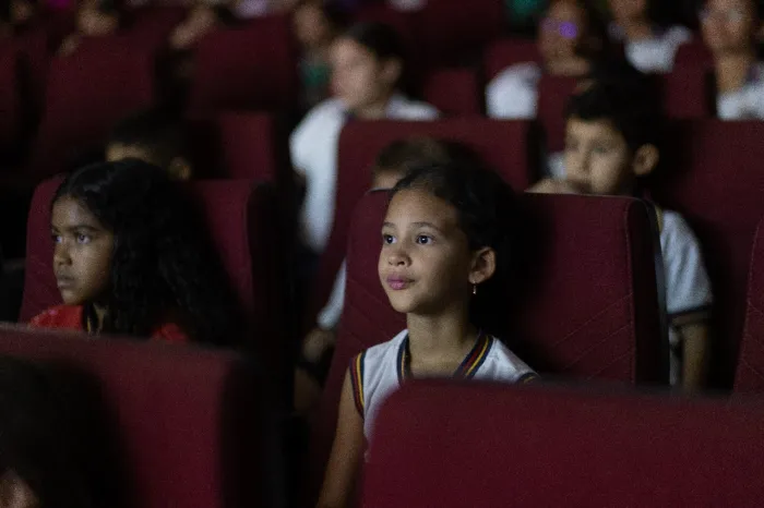 Sessões gratuitas serão realizadas no Cine Penedo, com programação voltada a diferentes etapas de ensino e faixas etárias - Divulgação