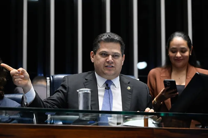 Davi ressaltou os benefícios da proposta e lembrou que havia assumido compromisso de pautar a PEC após as eleições - Foto: Carlos Moura/Agência Senado