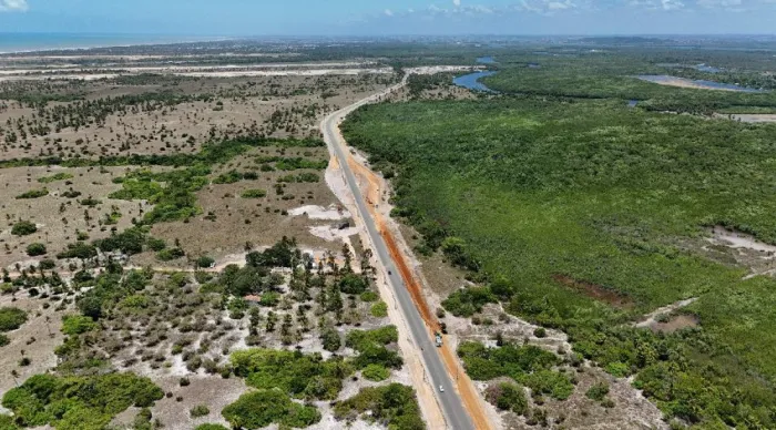 Duplicação da SE-100 avança na Barra dos Coqueiros com serviços de limpeza e terraplanagem
