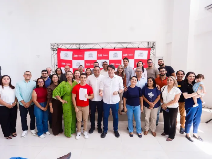 Leo Bezerra empossa novos profissionais da Educação e supera meta do edital do último concurso
