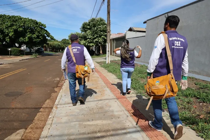 Mesmo com redução no número de casos, trabalho de combate aos focos do mosquito Aedes aegypti continua em todos os bairros de Dourados – Foto: A. Frota