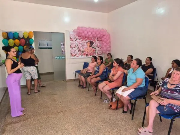 Equipe E-Multi leva informações à pacientes da UBS Jonas Pinheiro