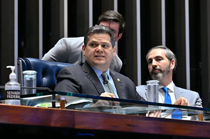 Davi Alcolumbre durante a sessão desta quinta - Foto: Waldemir Barreto/Agência Senado