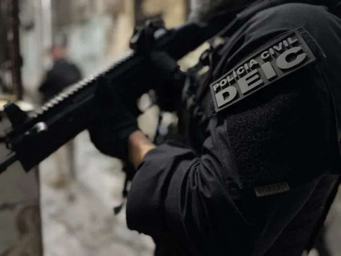 Um homem e uma mulher, investigados por participação em organização criminosa, roubos e estupro de vulnerável, também foram presos durante a ação - 15/10/2026 - Fonte/Crédito: ASCOM PCBA