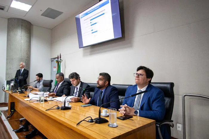Técnicos apresentam o andamento das metas fiscais do governo