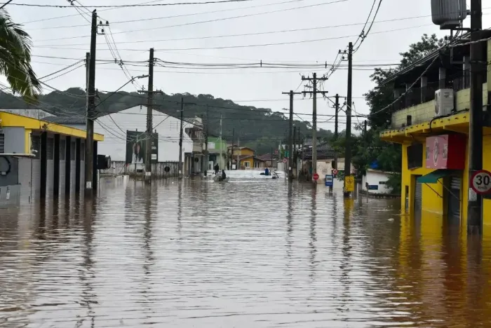 Transbordamento do rio Ribeira de Iguape e as cidades mais afetadas foram Registro, Ribeira, Iporanga, Barra do Turvo, Eldorado e Piracaia, além de Sete Barras e Iguape