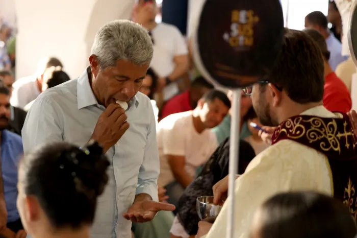 Governador Jerônimo Rodrigues participa de celebração em homenagem a Santa Teresa, em Ribeira do Pombal