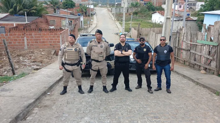 Dois celulares foram apreendidos durante ação que também resultou na prisão de um condenado por homicídio - 15/10/2026 - Fonte/Crédito: ASCOM PCBA