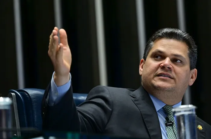 Ele disse que a votação foi adiada para evitar uma 