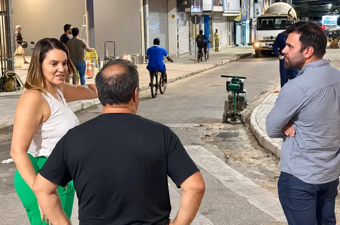 Obras de ampliação das calçadas da Rua Francisco Santos entram na reta final