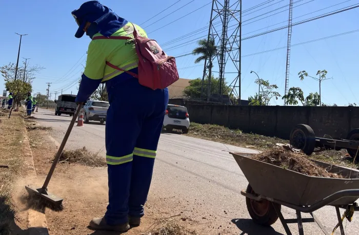 Cidade Limpa realiza serviços de limpeza e manutenção em espaços públicos de Porto Velho