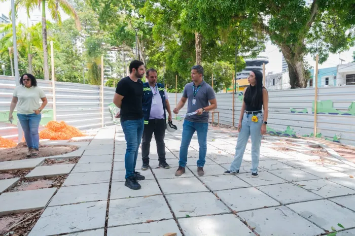 Prefeito vistoria obras da nova Praça Brasil, que entram na reta final