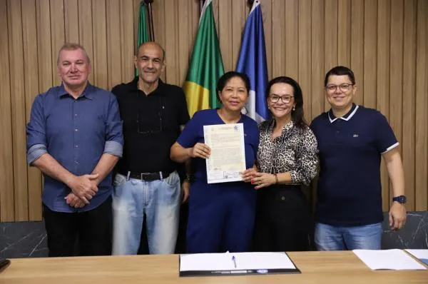 Prefeitura de Sorriso entrega mais 15 títulos de propriedade a famílias do Boa Esperança II