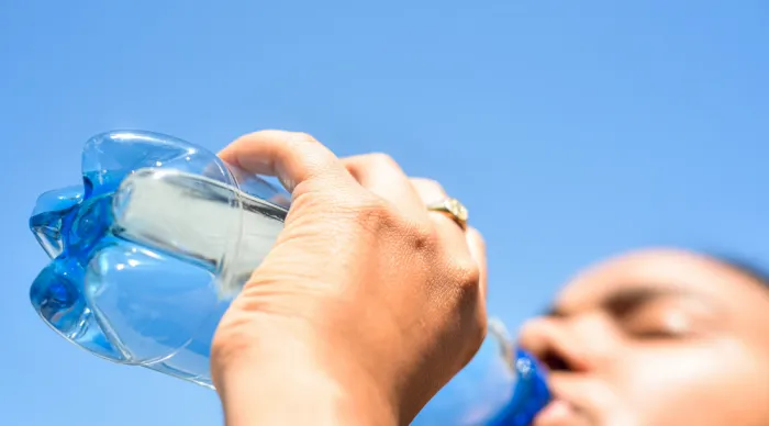 Altas temperaturas podem favorecer a desidratação, a exaustão pelo calor e a descompensação de doenças preexistentes / Foto: Felipe Goettenauer
