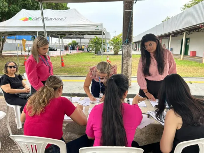Outubro Rosa é uma campanha de conscientização que reforça a importância da prevenção e da detecção precoce do câncer de mama, incentivando as mulheres a cuidarem da saúde
