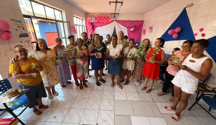 Curso gratuito de flores incentiva artesanato e geração de renda em Alagoinhas
