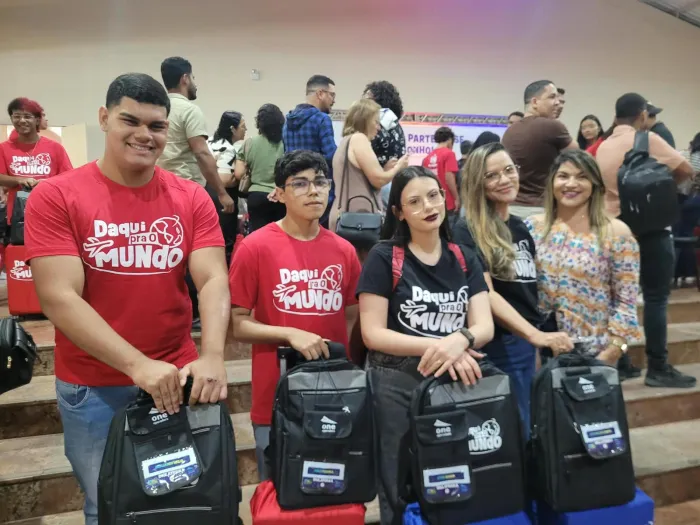 Professores incentivam alunos a viverem sonhos que também são seus - Alexandre Teixeira e Ana Paula Lins