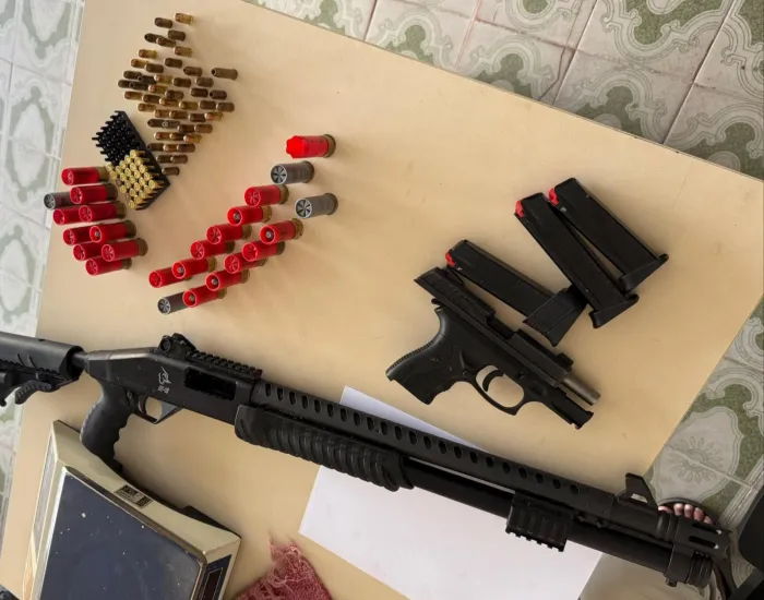 PM apreende cinco armas de fogo, centenas de munições e drogas em Alagoas