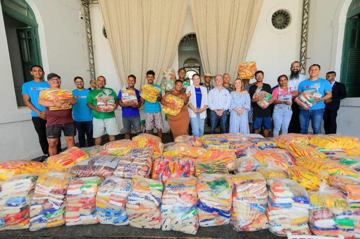 Fábio Bittencourt entrega alimentos do Alagoas Sem Fome à Casa de Ranquines - Rodrigo Marinho (Ascom Seplag)