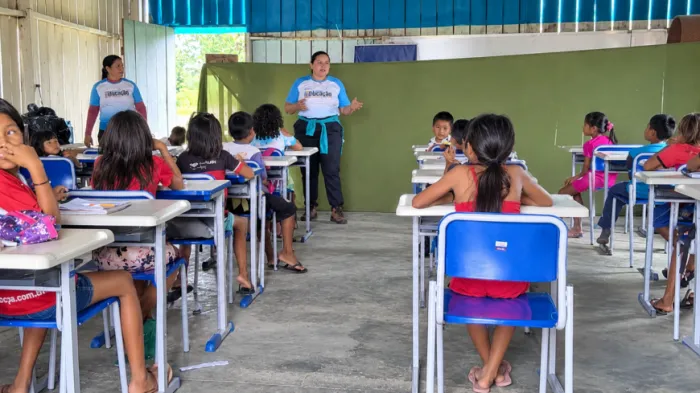 Equipes educacionais levam atendimento a escolas indígenas e unidades de difícil acesso em Guajará-Mirim