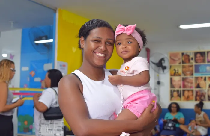 Andressa Anastácio Miranda diz que ação da Prefeitura mudou para melhor a vida dos filhos. Foto: Divulgação / SMAS