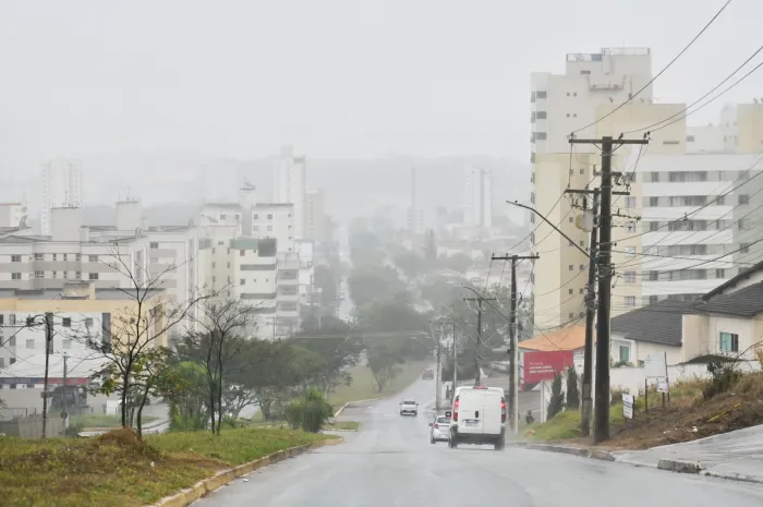 Defesa Civil monitora impactos das chuvas desta segunda-feira, 19