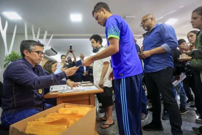 Desde o início de setembro, a operação já entregou 180 celulares recuperados e apreendeu 60 toneladas de aparelhos e peças Foto: Divulgação/Governo de SP