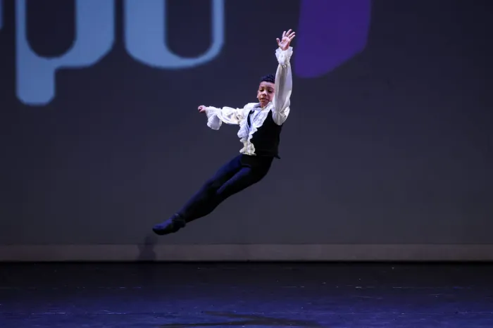 Aluno do Ballet Municipal de Bertioga conquista vaga na Escola do Teatro Bolshoi no Brasil