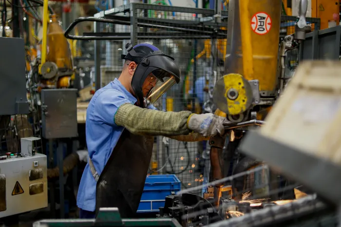 Indústria, comércio e serviços: Agências do Trabalhador ofertam 27,1 mil vagas no Estado