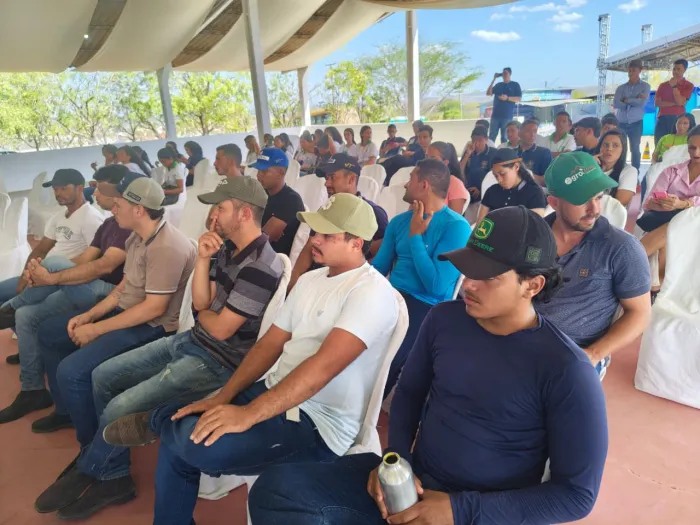Após a palestra, produtores tiveram a oportunidade de tirar dúvidas sobre a brucelose para manter o rebanho livre da doença - Cortesia Bccom