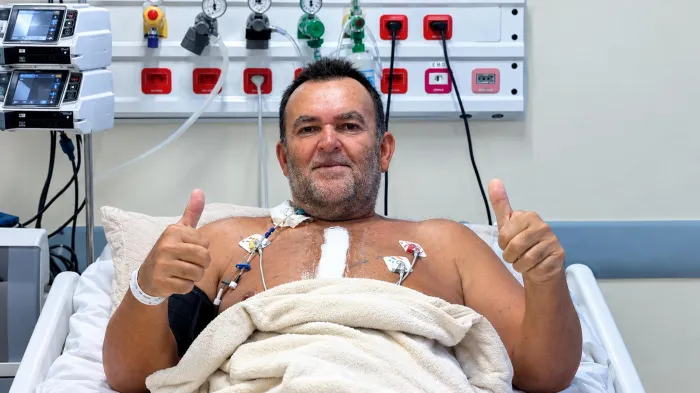 Equipe realizou a substituição da válvula aórtica por uma prótese - Brunno Afonso / Ascom Hospital do Coração Alagoano
