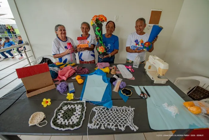 Arte, dança e convivência tornam manhã especial para integrantes do Cabelos de Prata