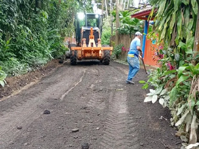 Prefeitura de São Sebastião realiza manutenção de via danificada pelas chuvas no Sertão do Cambury