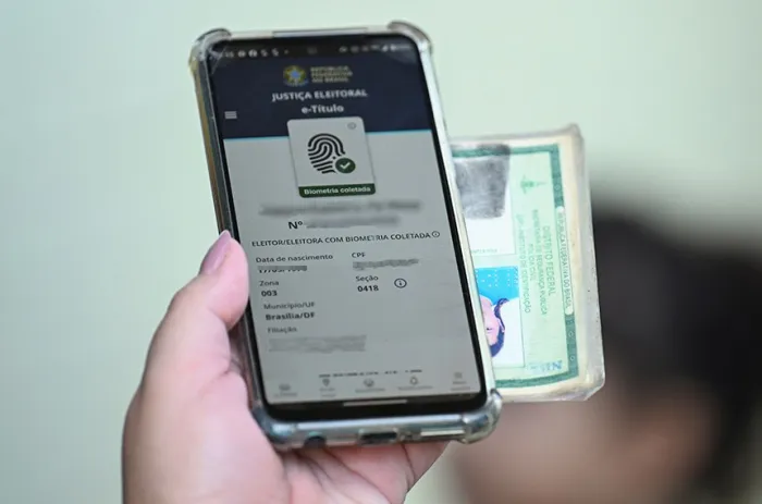 Eleitores podem consultar o local de votação pelo aplicativo e-Título, disponível gratuitamente para celulares Android e iOS. - Foto: Edilson Rodrigues/Agência Senado