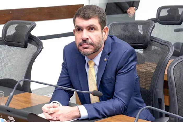 Projeto de Jamilson Name contra a violência à mulher recebe parecer favorável em comissão