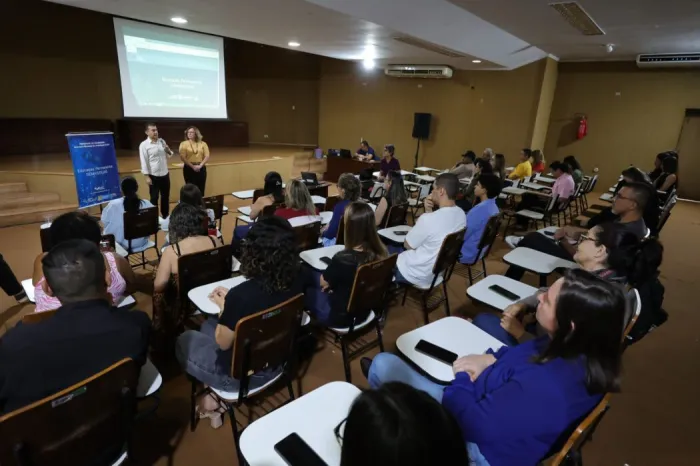 Prefeito Marçal Filho e Secretária Shirley falaram da importância dos profissionais trabalharem com acolhimento e eficácia- Fotos: A. Frota