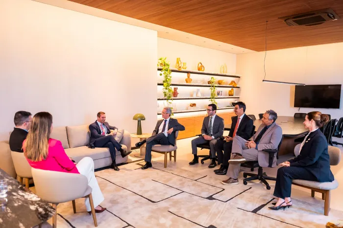 Fábio Bittencourt ressalta diálogo entre instituições durante visita ao TCE