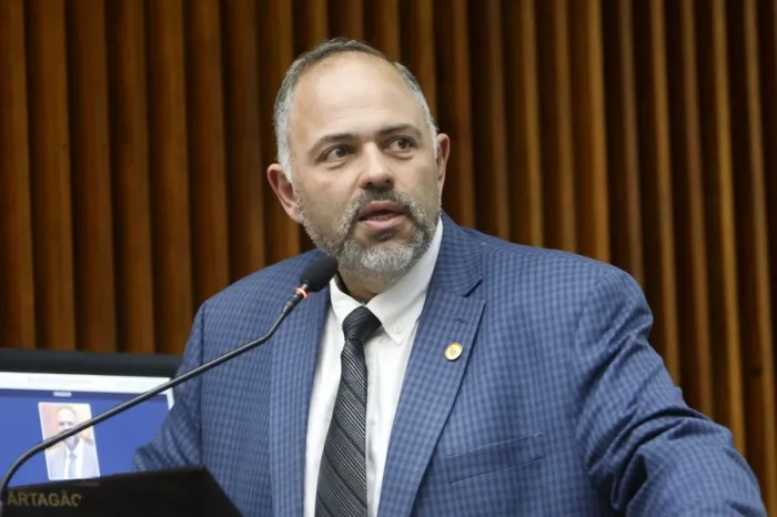 Deputado Artagão Júnior (PSD) denuncia possível fraude em posto de combustíveis de Curitiba e cobra fiscalização
