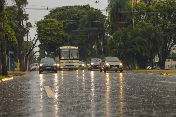 Defesa Civil alerta para risco de chuva intensa a partir desta quarta (21)
