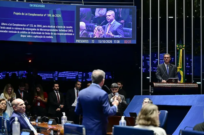 Senadores discutem o texto na sessão em que ele foi aprovado - Foto: Ton Molina/Agência Senado